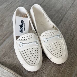 Flowery Women's Cream Floafers